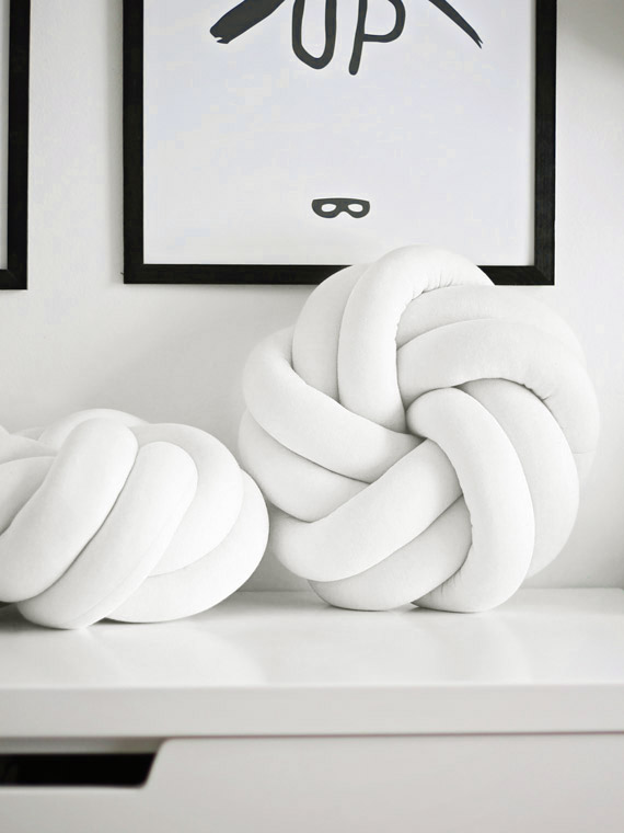 poduszka knot pillow biała