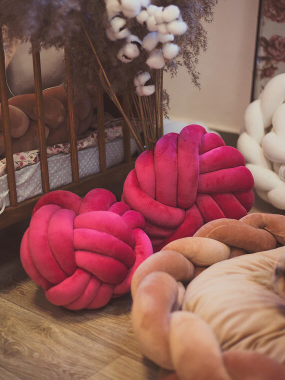 Poduszka knot pillow Aksamit Super Soft Hot Pink